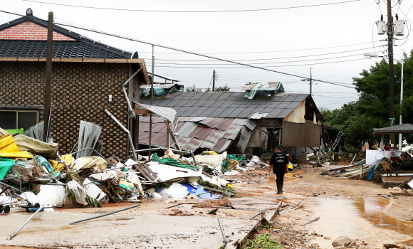 폐허처럼 변한 마을