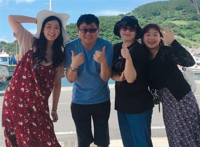 2018년 8월 박원한씨(왼쪽 두 번째)가 큰딸 송희(왼쪽)씨와 함께한 마지막 가족여행 때 찍은 사진이다. 박원한씨 제공