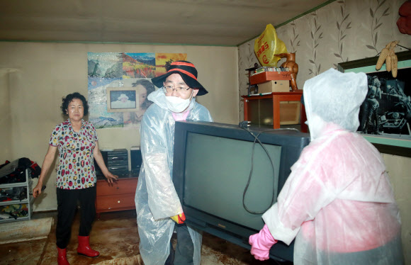 삼곡1리 수해 복구 돕는 주호영