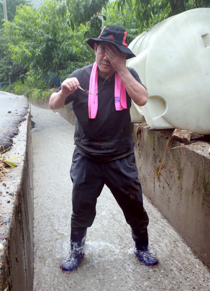 수해 현장 복구 봉사활동 마친 주호영