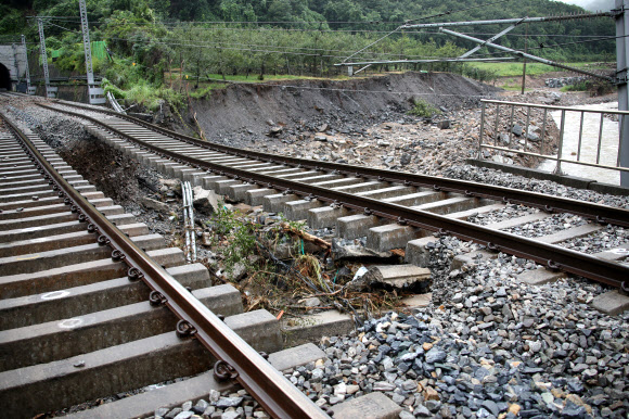 토사 유입 피해 발생한 충북선 인등터널