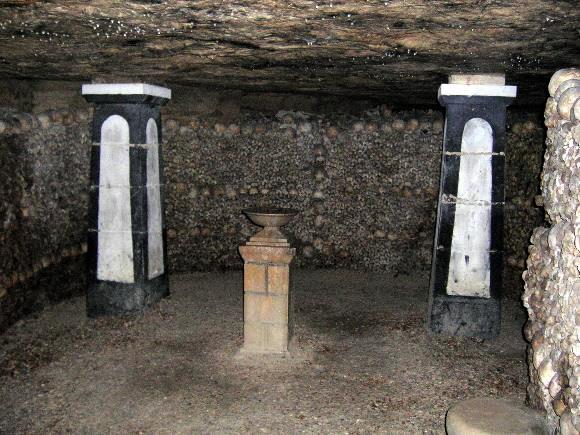 프랑스 파리의 지하 묘지 카타콤. 18~19세기경 지상 묘지가 포화상태가 되면서 지하 채석장으로 600만구의 유골을 옮겼다고 전한다. 서울신문 DB