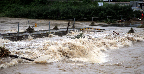 물 넘치는 전주 어은교