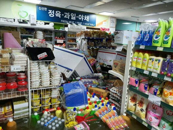 폭우에 난장판 된 마트