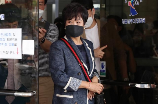 손혜원 징역 1년6개월…법정구속은 면해