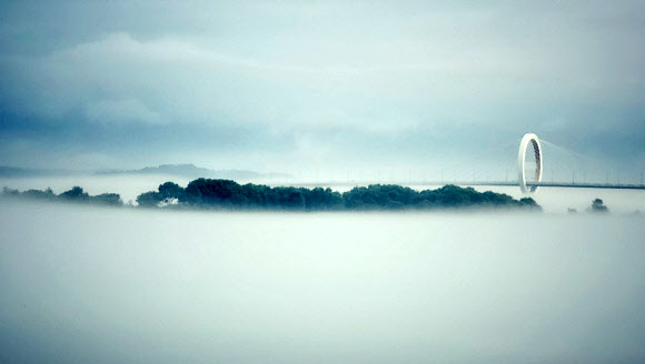 13일 오전 강원 춘천시 의암호 일원에 물안개가 짙게 내리깔려 있다. 2020.8.13  연합뉴스