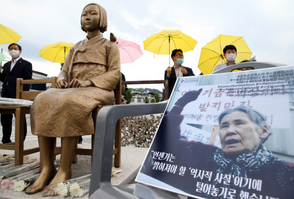 소녀상과 김학순 할머니