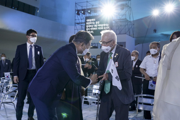 15일 오전 서울 동대문디자인플라자에서  제75주년 광복절 경축식이 열리고 있다.  2020.8.15 도준석 기자 pado@seoul.co.kr