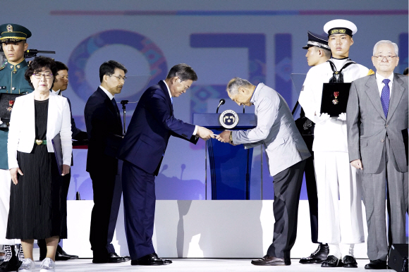 15일 오전 서울 동대문디자인플라자에서  제75주년 광복절 경축식이 열리고 있다.  2020.8.15 도준석 기자 pado@seoul.co.kr