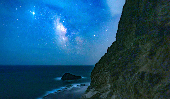 은하수 펼쳐진 독도의 밤