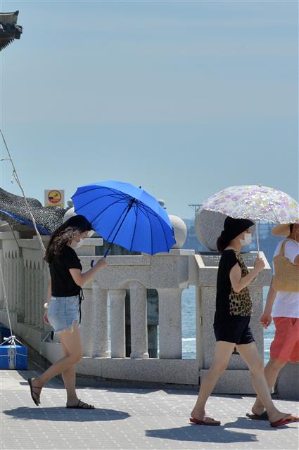 ‘폭염에 마스크까지’