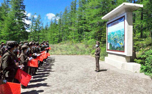 조국해방 75주년 北…김일성 사적지 ‘간백산밀영’ 조명