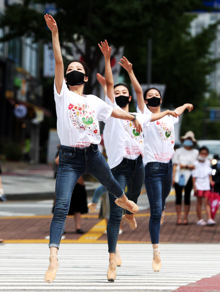 ‘발레 in 횡단보도’