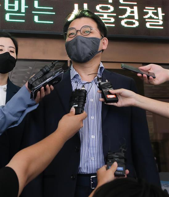 경찰 소환조사 마친 오성규 전 비서실장