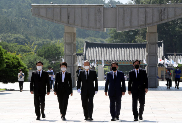 5.18 민주묘지 찾은 김종인