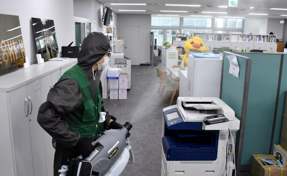 확진자 나온 서울시청, 서둘러 방역