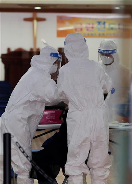 금란교회에 마련된 선별진료소