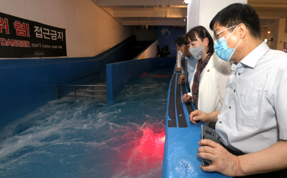 워터파크 방역 상황 점검하는 최윤희 제2차관