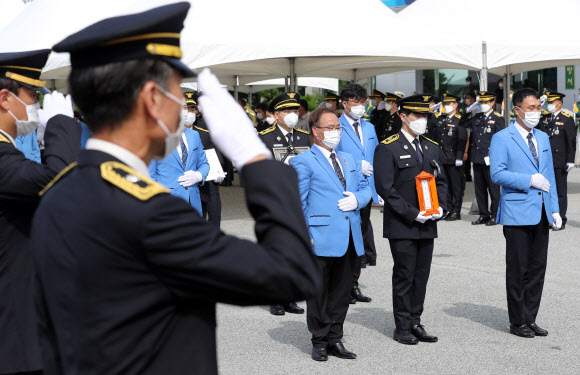 영결식장 떠나는 운구행렬