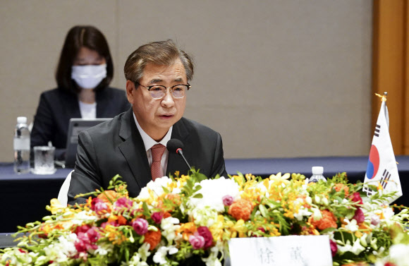 서훈 국가안보실장이 22일 오전 부산 웨스틴조선호텔에서 열린 양제츠 중국공산당 외교 담당 정치국 위원과 회담에서 발언하고 있다. 2020.8.22  연합뉴스