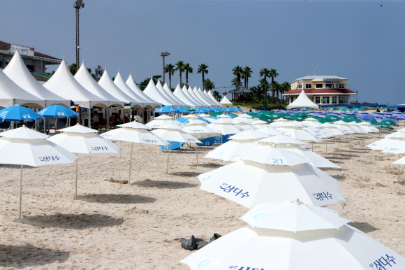 긴급 폐장한 제주 해수욕장