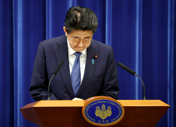 아베 신조(安倍晋三) 일본 총리가 28일 오후 총리관저에서 열린 기자회견에서 사의를 공식 표명했다. 2020.8.28  교도 연합뉴스