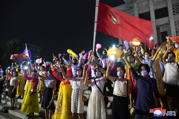 마스크 쓴 북한 주민들