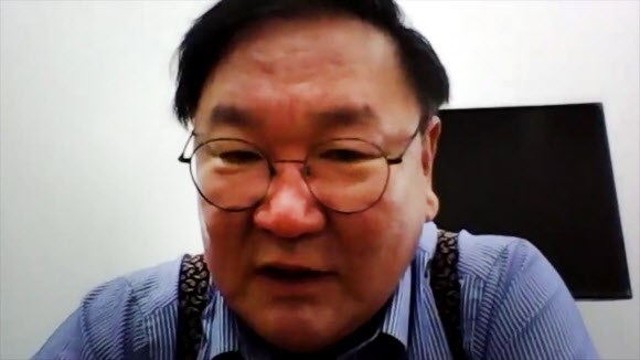 더불어민주당 김태년 원내대표가 30일 신임 이낙연 당대표 및 새 최고위원들과의 화상간담회에서 발언하고 있다.  2020.8.30   더불어민주당 제공