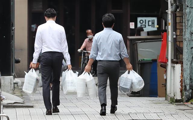 코로나가 바꾼 직장인들의 점심풍경