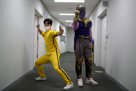 분장한 KIA 김현수와 정해영