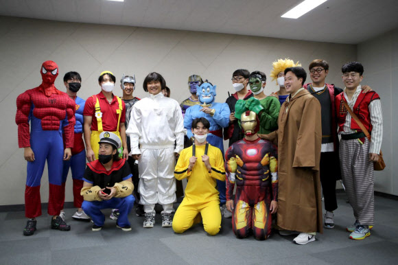 분장한 KIA 선수단, ‘활기찬 분위기 만들자’