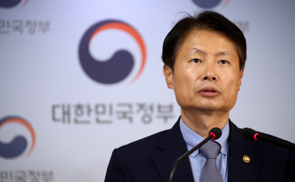 김강립 차관, ‘의사 국가고시 실기시험 1주일 연기’