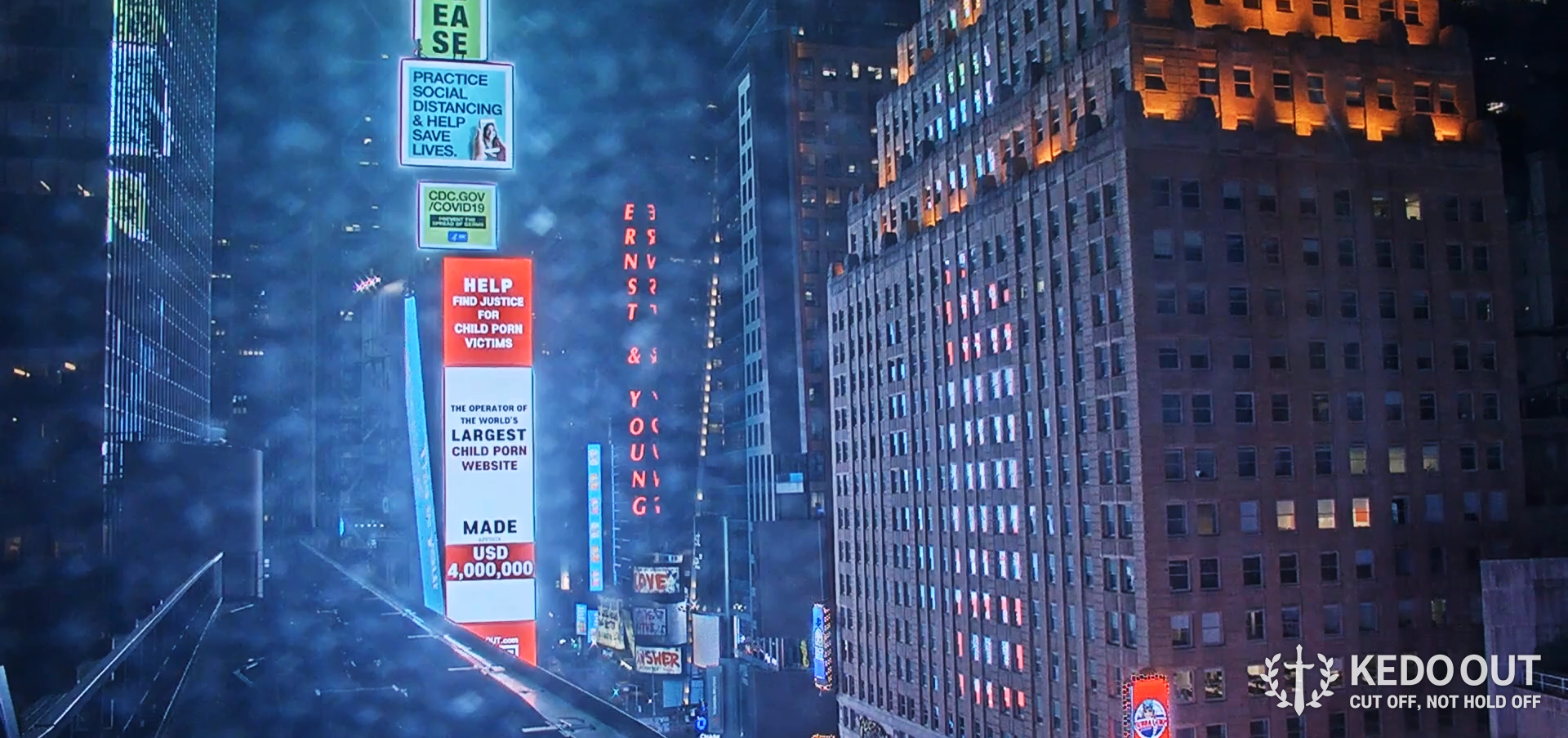 31일(현지시간) 미국 뉴욕 타임스퀘어 전광판에 걸린 세계 최대 아동 성착취물 사이트 ‘W2V’ 솜방망이 처벌 비판 광고. 케도아웃 제공