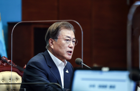 문재인 대통령이 31일 청와대에서 수석·보좌관 회의를 주재하고 있다. 도준석 기자 pado@seoul.co.kr