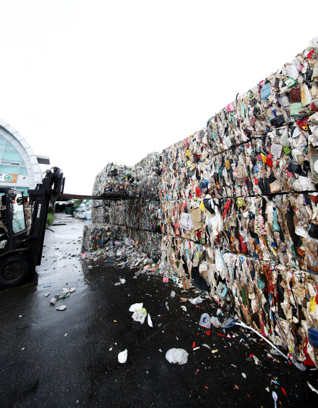 코로나19 확산에 늘어나는 재활용품