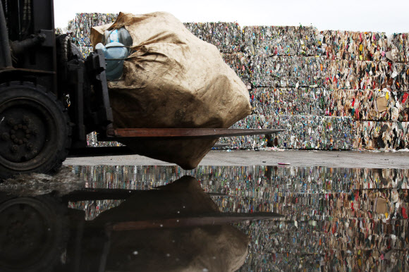 코로나19 확산에 늘어나는 재활용품