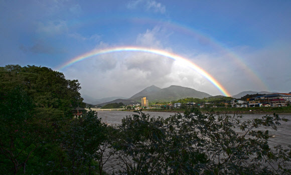 태풍 지나고 뜬 무지개