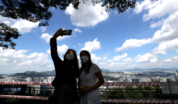 파란 하늘과 도심을 ‘찰칵!’