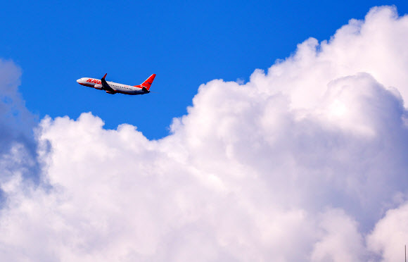 구름을 지나 푸른하늘로