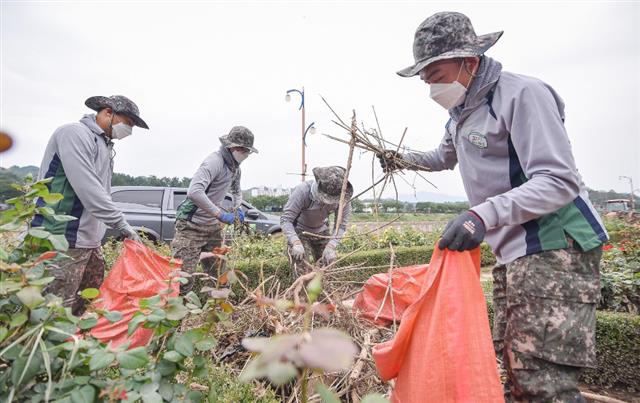 구슬땀 흘리는 장병들