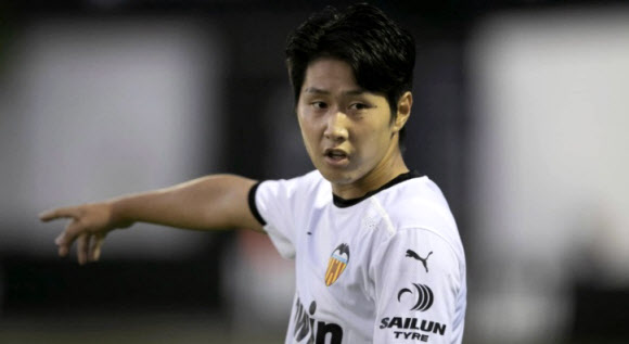 발렌시아 이강인이 6일 스페인 2부 리그 카르타헤나를 상대로 치른 프리시즌 친선경기에 선발로 나서 멀티골을 뽑아내며 발렌시아를 3-1 승리로 이끌었다. 사진은 이강인의 경기 모습. 2020.9.6  발렌시아 홈페이지 캡처