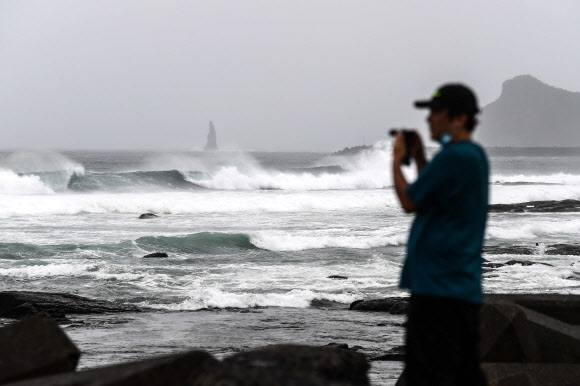 태풍 하이선이 접근하는 일본 가고시마현 해안