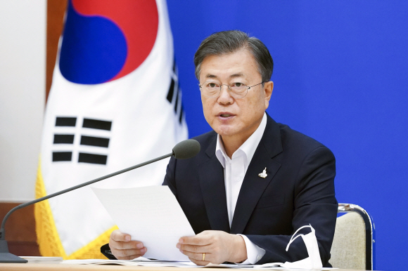 문재인 대통령이 10일 오전 청와대에서 열린 제8차 비상경제회의에서 모두 발언을 하고 있다.  2020. 9. 10 도준석 기자pado@seoul.co.kr