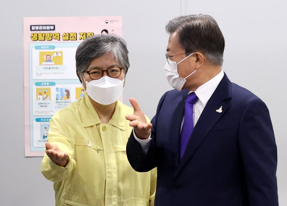 ‘청 승격’ 질병관리본부 방문한 문 대통령