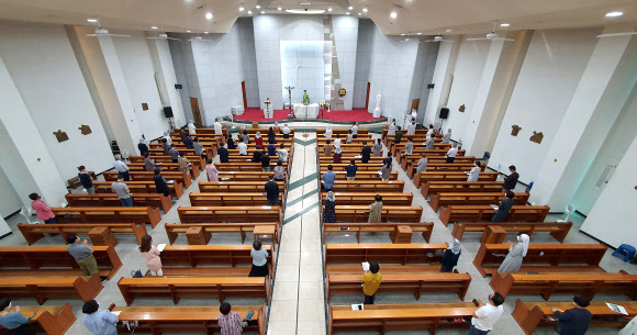 방역수칙 지키며 주일 예배