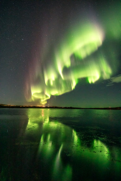오로라가 13일(현지시간) 핀란드 로바니에미의 하늘에 펼쳐지고 있다. 로이터 연합뉴스