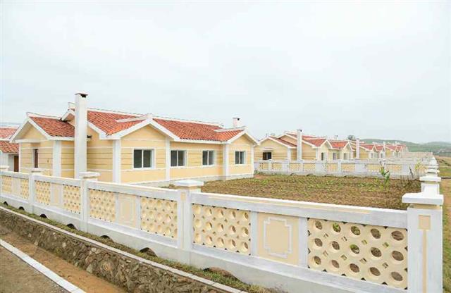 북한 황해북도 금천군에 들어선 새 건물들…수해 복구 마무리