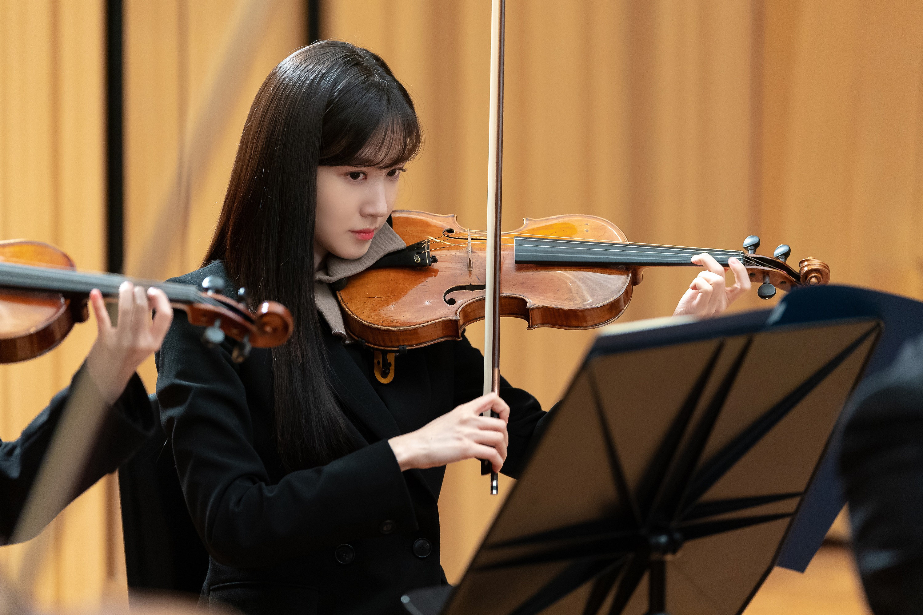 주연 배우 박은빈(사진)과 김민재는 각각 바이올린과 피아노 연주 연기를 위해 연습에 매진했다. SBS 제공