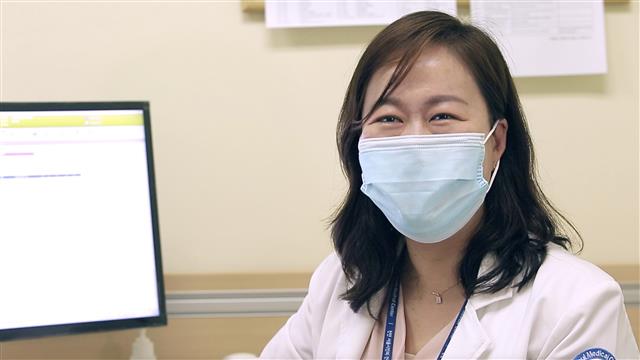 지난 2월부터 코로나19 입원 격리 병동에서 환자들을 진료하고 있는 함초롬 서울의료원 호흡기·알레르기내과 과장. 국립여성사전시관 제공