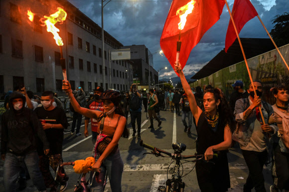 콜롬비아 경찰 폭력 규탄시위 